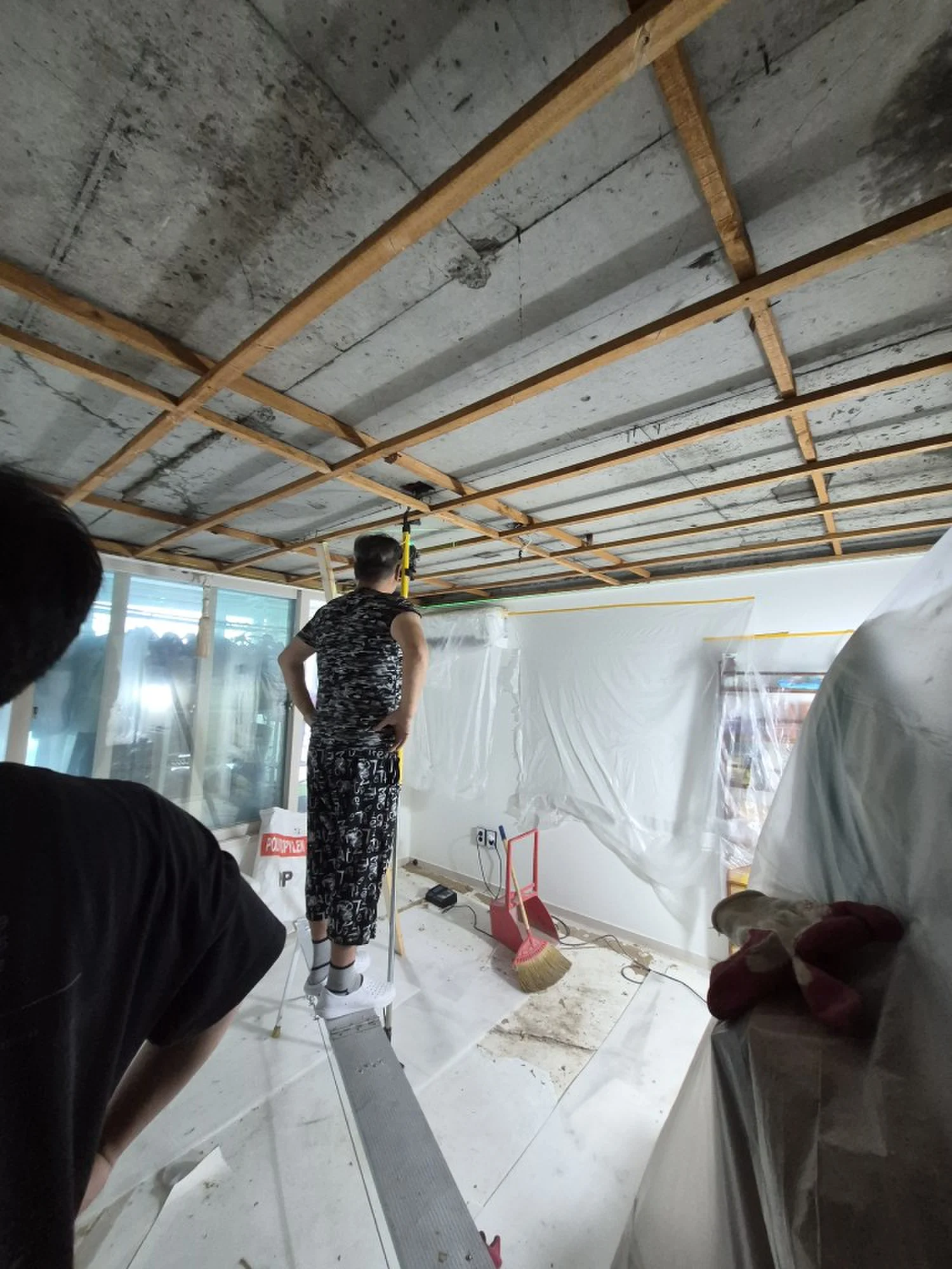 서해구 한국아파트 32평 도배 안방 천장 덴조 각목 틀 작업